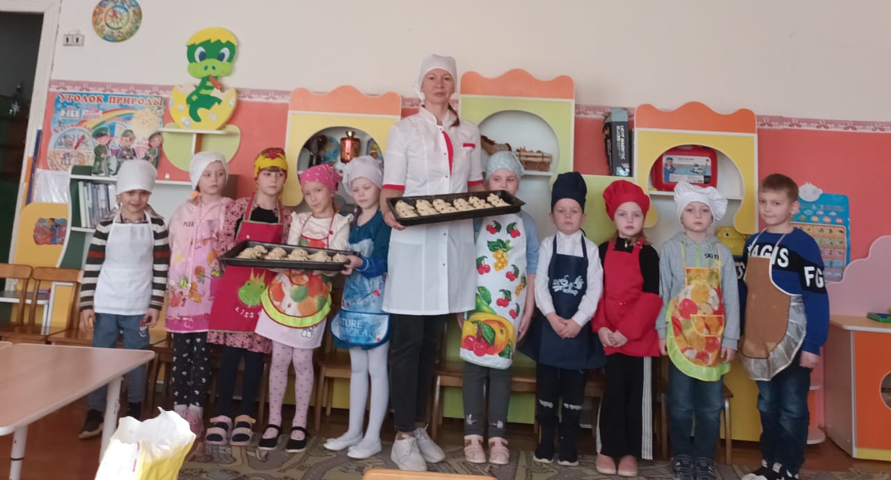 Занятие по изготовлению выпечки прошло в Мглинском детском саду №2