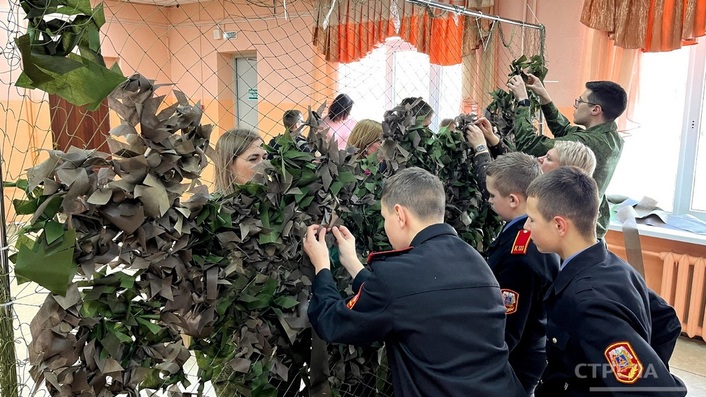 Брянские кадеты приняли участие в мастер-классе по плетению маскировочных сетей