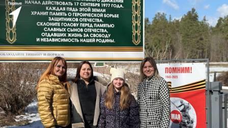 Девочка Саша из подшефной Брянки продолжает изучать памятные места Брянска