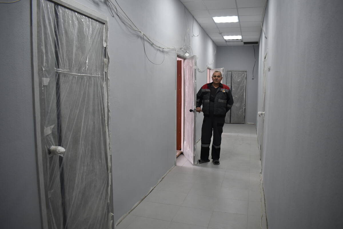 В брянской Клетне продолжается капремонт межпоселенческой библиотеки