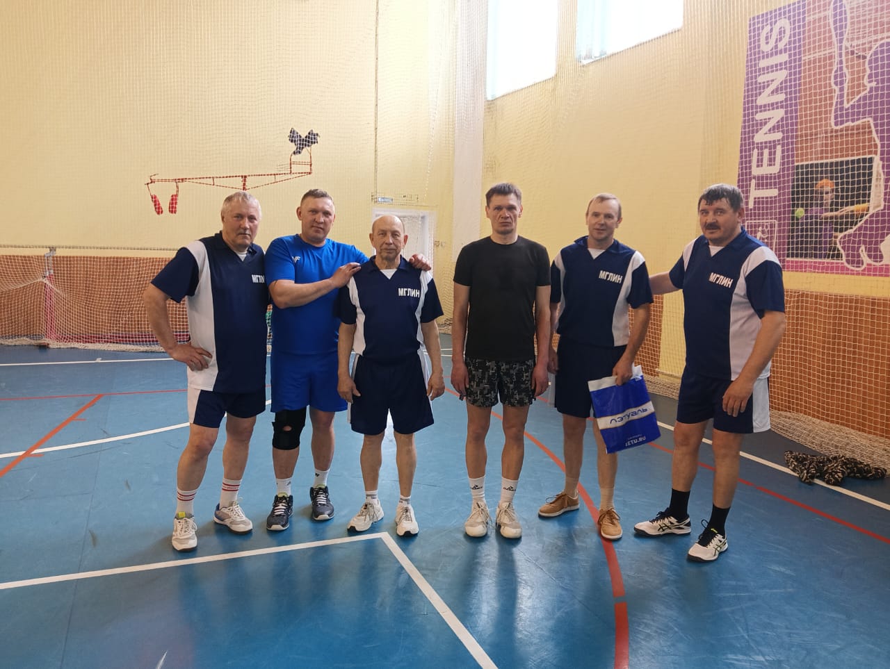 Мглинская команда волейболистов 50 + сыграла в Погаре