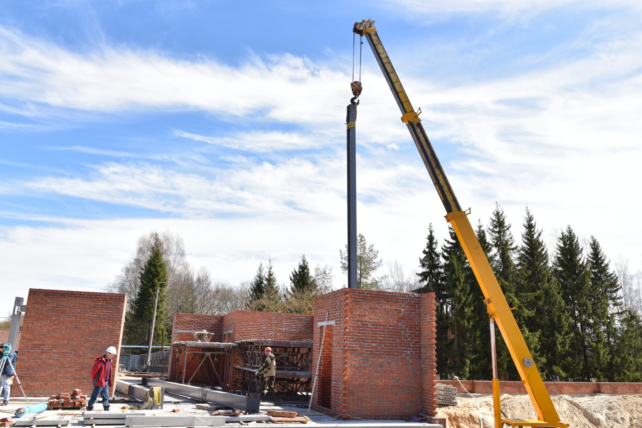 Брянский губернатор проинспектировал строительство ФОКа в Карачеве