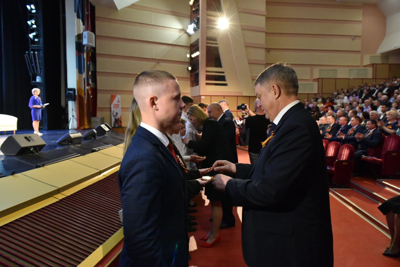 Во всех регионах России сегодня стартовала акция «Георгиевская ленточка»