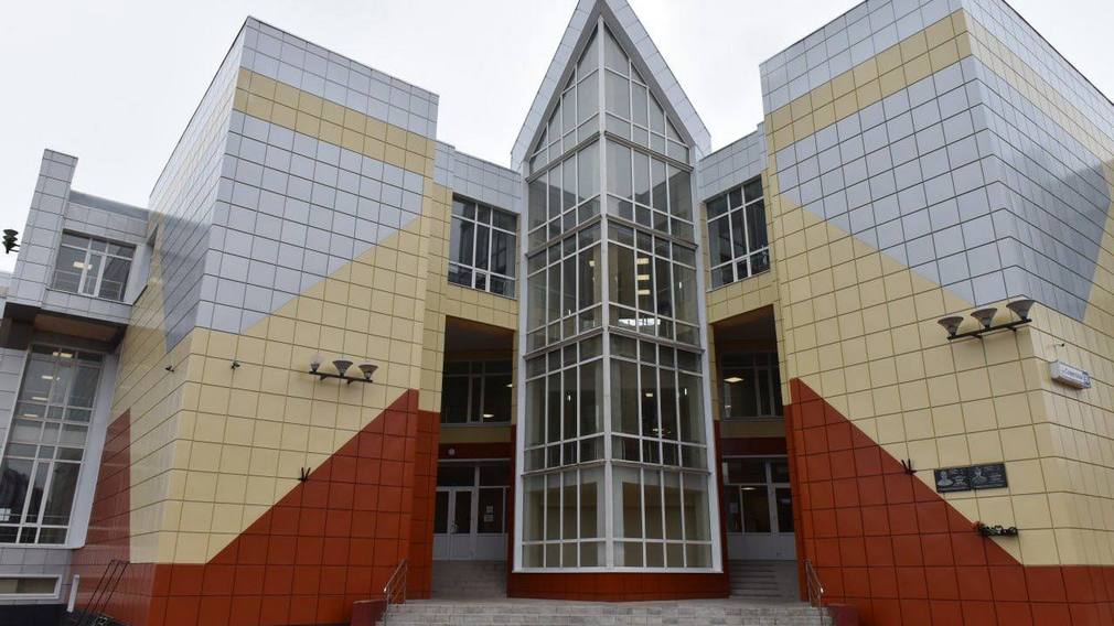 Александр Богомаз рассказал о ходе капремонта Брянского городского лицея №1 им. А.С. Пушкина