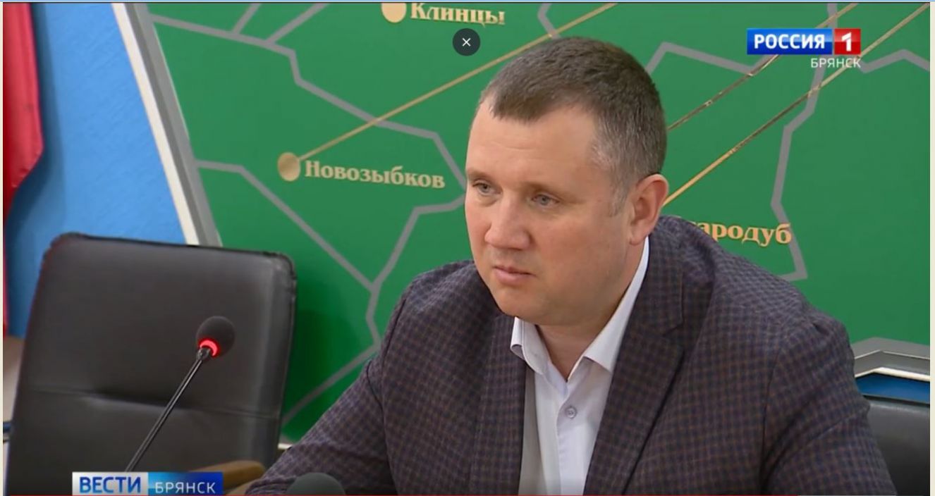 В Брянске на заседании Думы наградили замгубернатора Бардукова