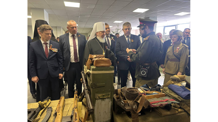 Губернатор Брянской области Александр Богомаз посетил выставочный проект «Путь к Великой Победе»