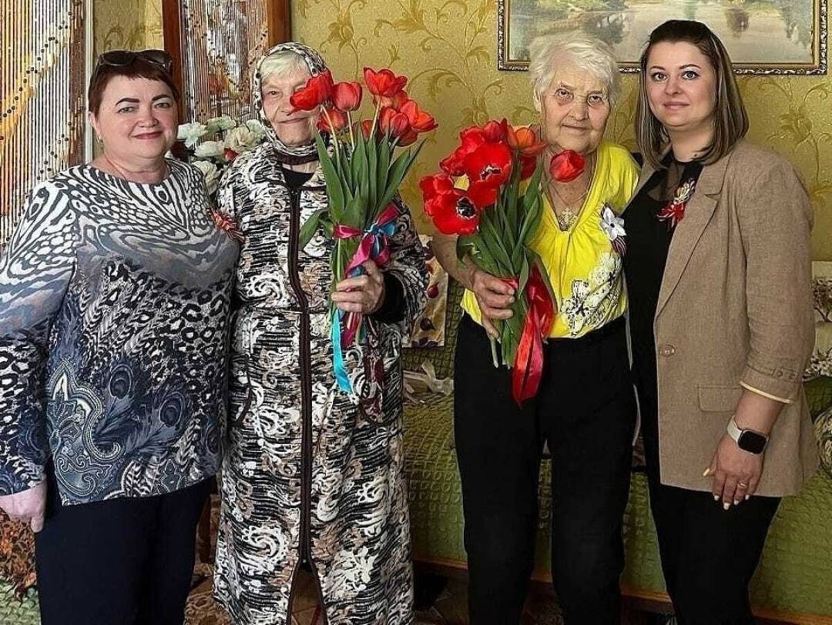 В преддверии Дня Победы соцработники посетили малолетнюю узницу и труженицу тыла