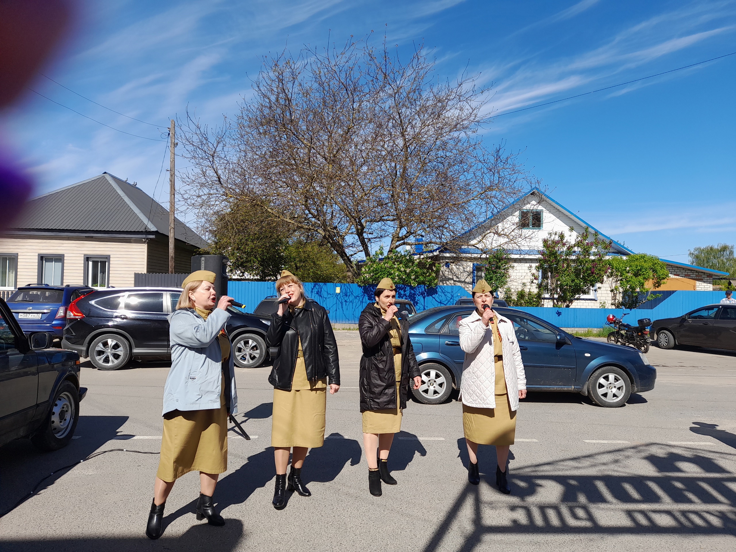 В Мглине прошла акция «Поем двором»