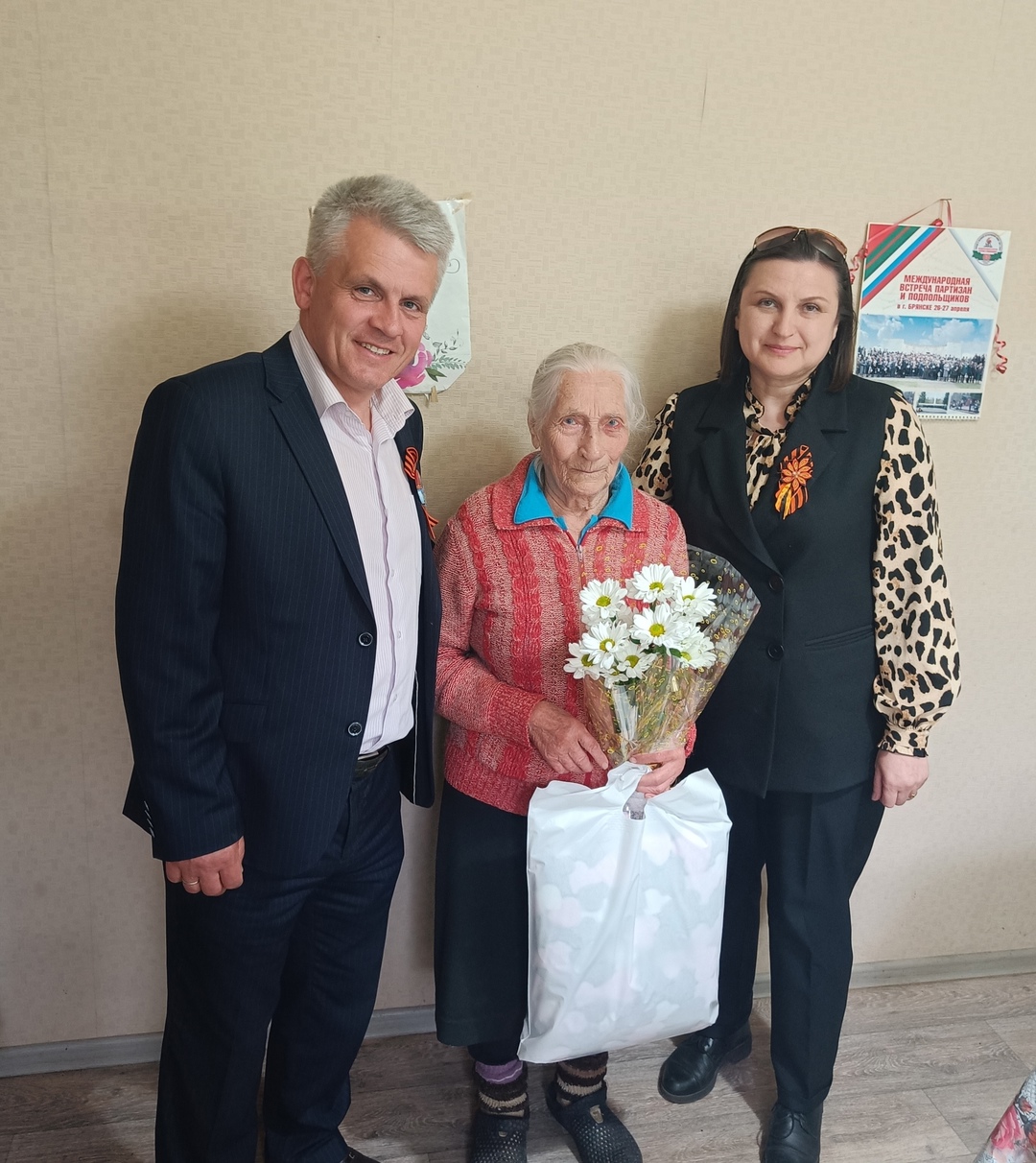 Ветерана Великой Отечественной войны А.Я. Комкову из мглинского с. Осколково поздравили с днем рождения