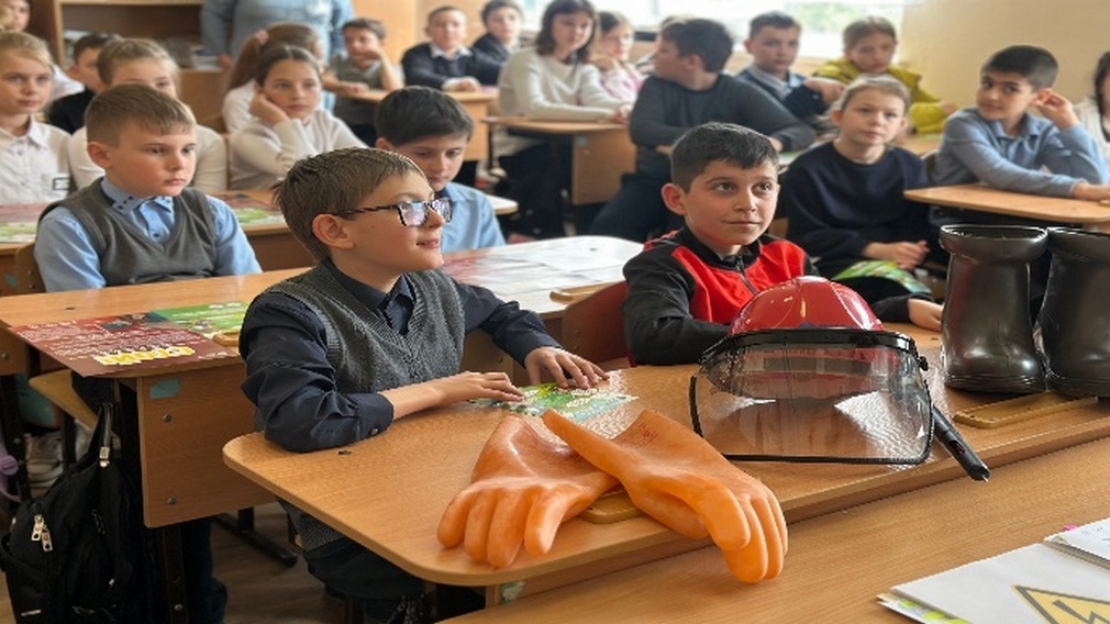 Энергетики «Россети Центр» подвели итоги месячника по профилактике детского электротравматизма в школах Брянской области