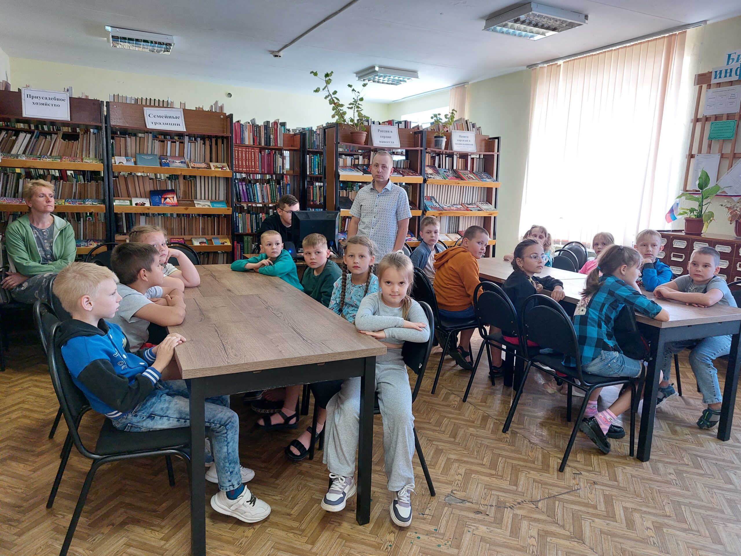 В библиотеке г. Мглина прошел патриотический час «Через века, через года — помните…»