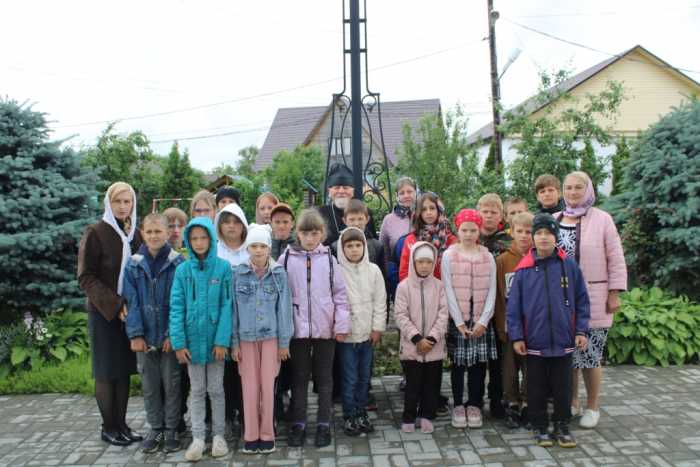 Ученики Симонтовской и Высокской школ Мглинского района побывали на экскурсии в Успенском храме