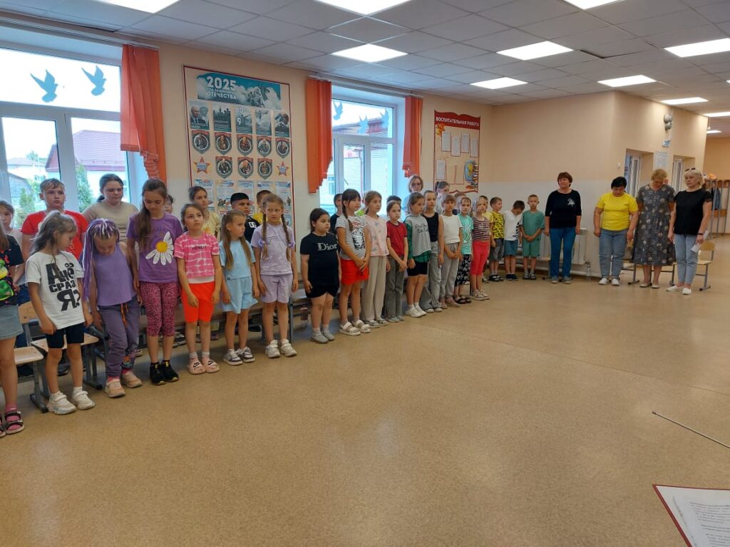 Юные мглинчане стали участниками урока мужества «Наши земляки – участники СВО»