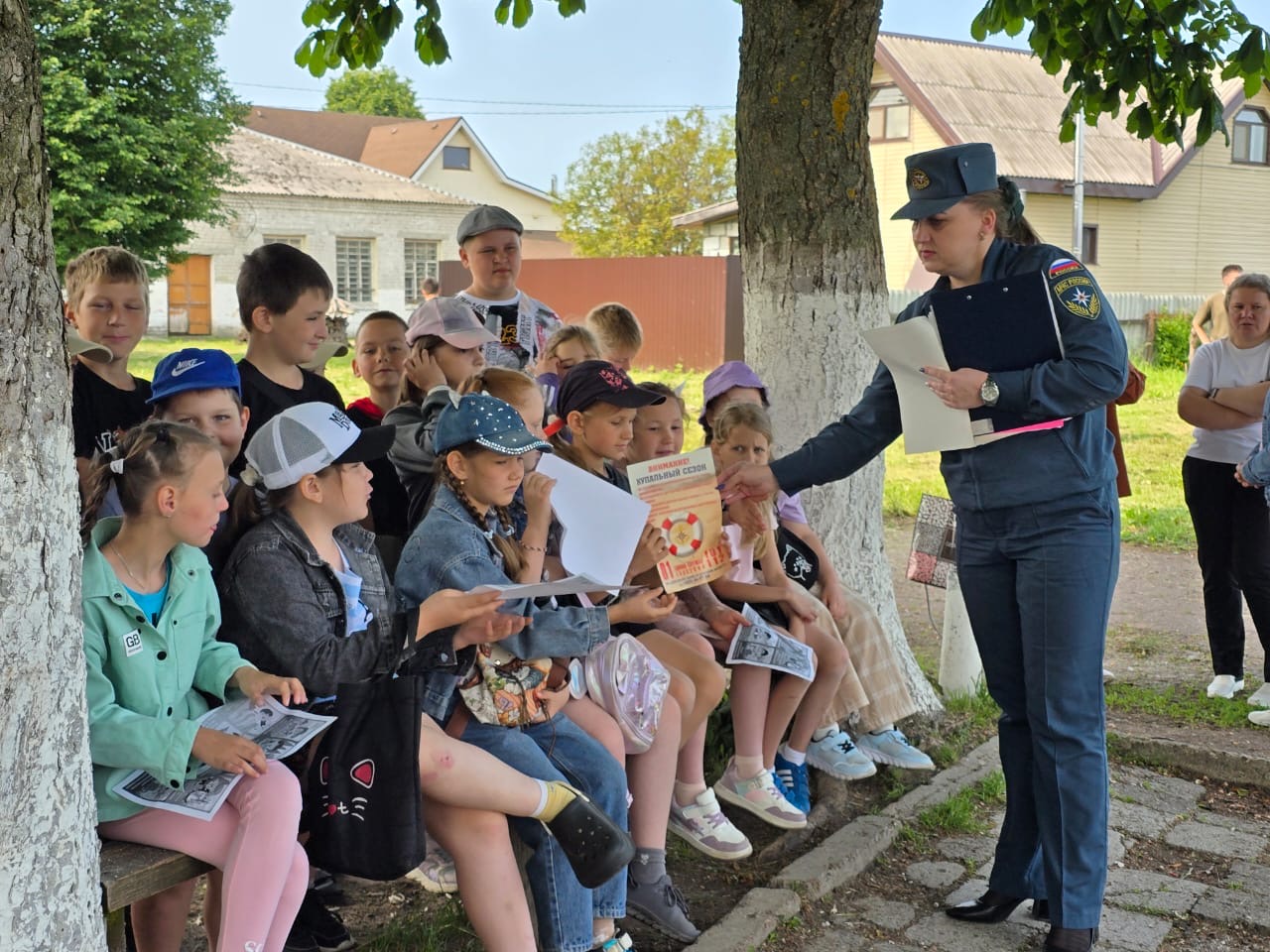 В Мглинском районе сотрудники МЧС проводят акцию «Мои безопасные каникулы»