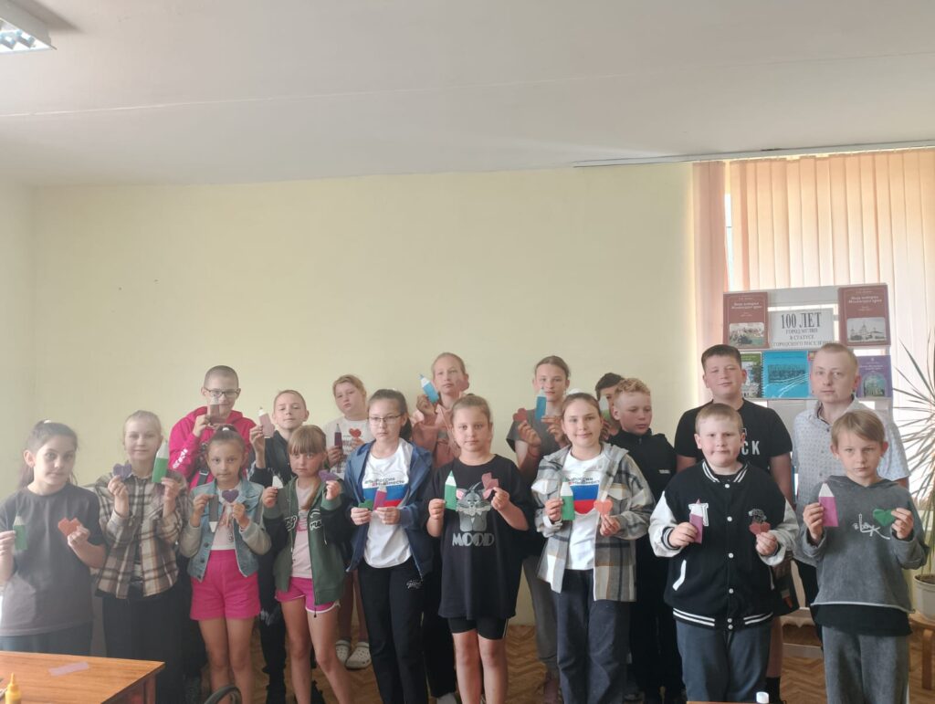 Маленькие мглинчане приняли участие в мастер-классе «Подари книге закладку»