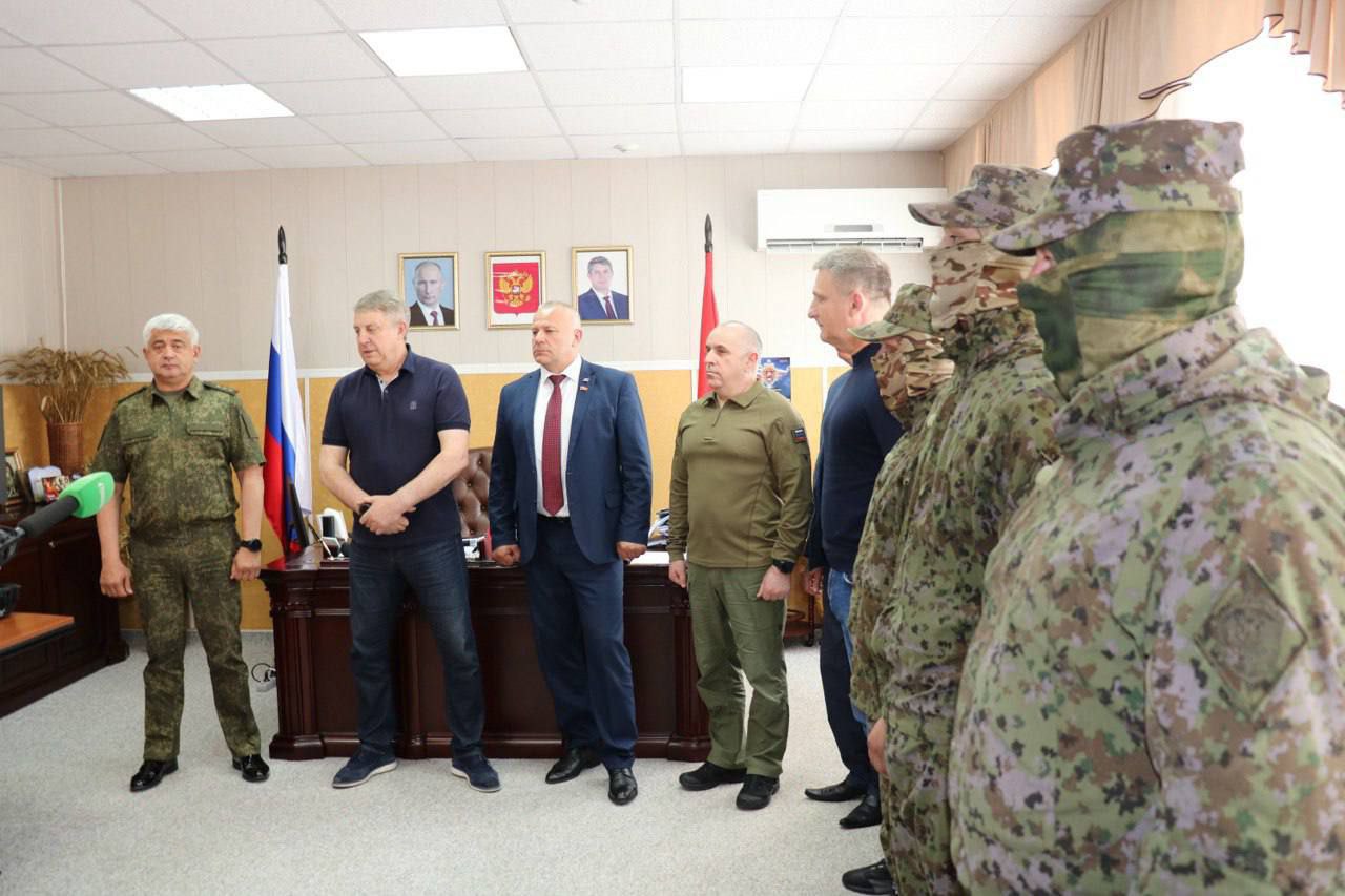 Александр Богомаз передал сотрудникам Пограничного управления ФСБ России по Брянской области шестнадцать тепловизионных прицельных наблюдательных комплексов