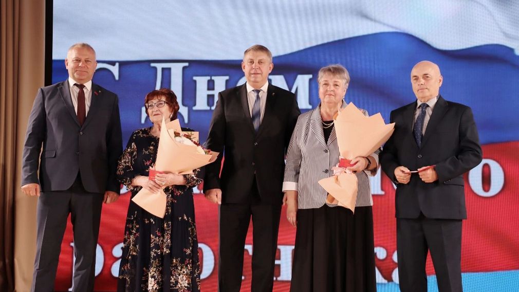 Труд сотрудников и руководства Социального приюта для детей Брянского района отмечен наградами