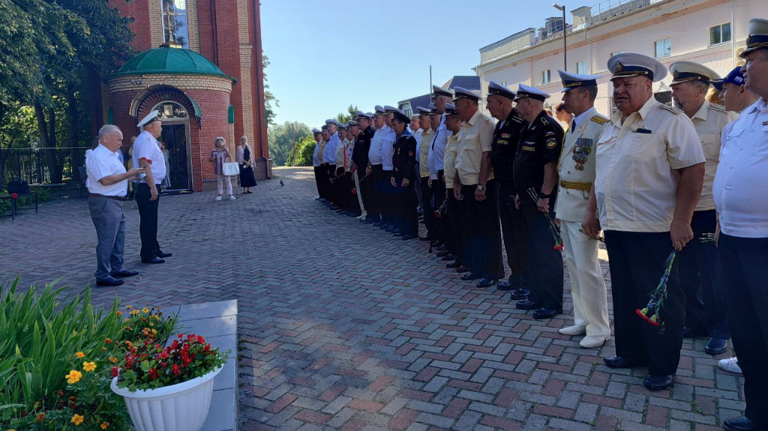 Брянские моряки начали отмечать День ВМФ