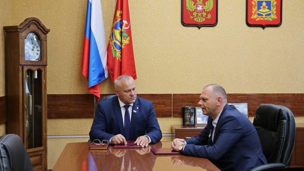 Валентин Суббот провел встречу с начальником брянской полиции на транспорте