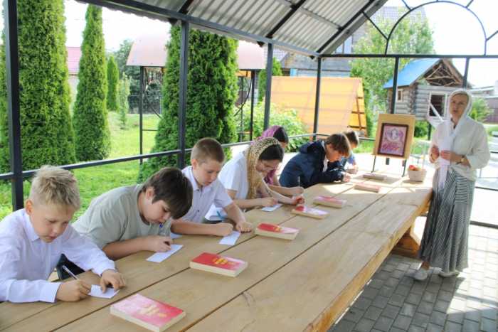 В мглинской воскресной школе прошло занятие, посвященное Яблочному Спасу