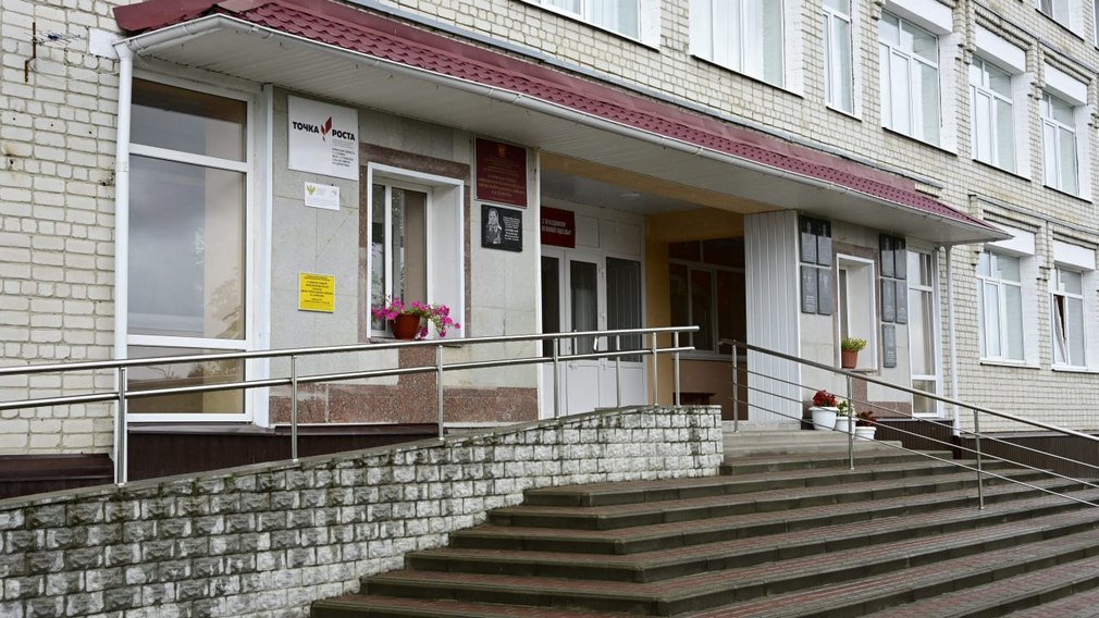 В брянской Суземке благоустроят территорию СОШ № 2 имени генерал-майора авиации В.И. Денисова