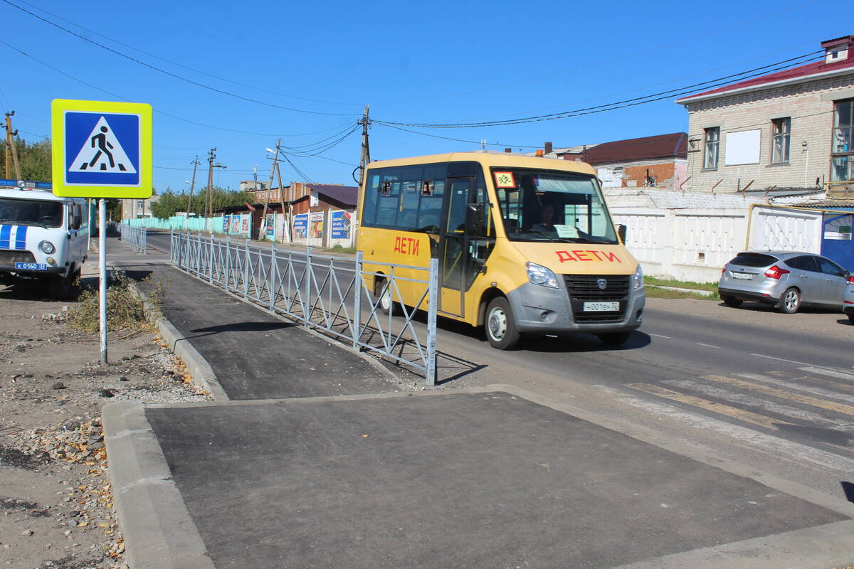 В брянских Комаричах ведутся работы по строительству тротуаров