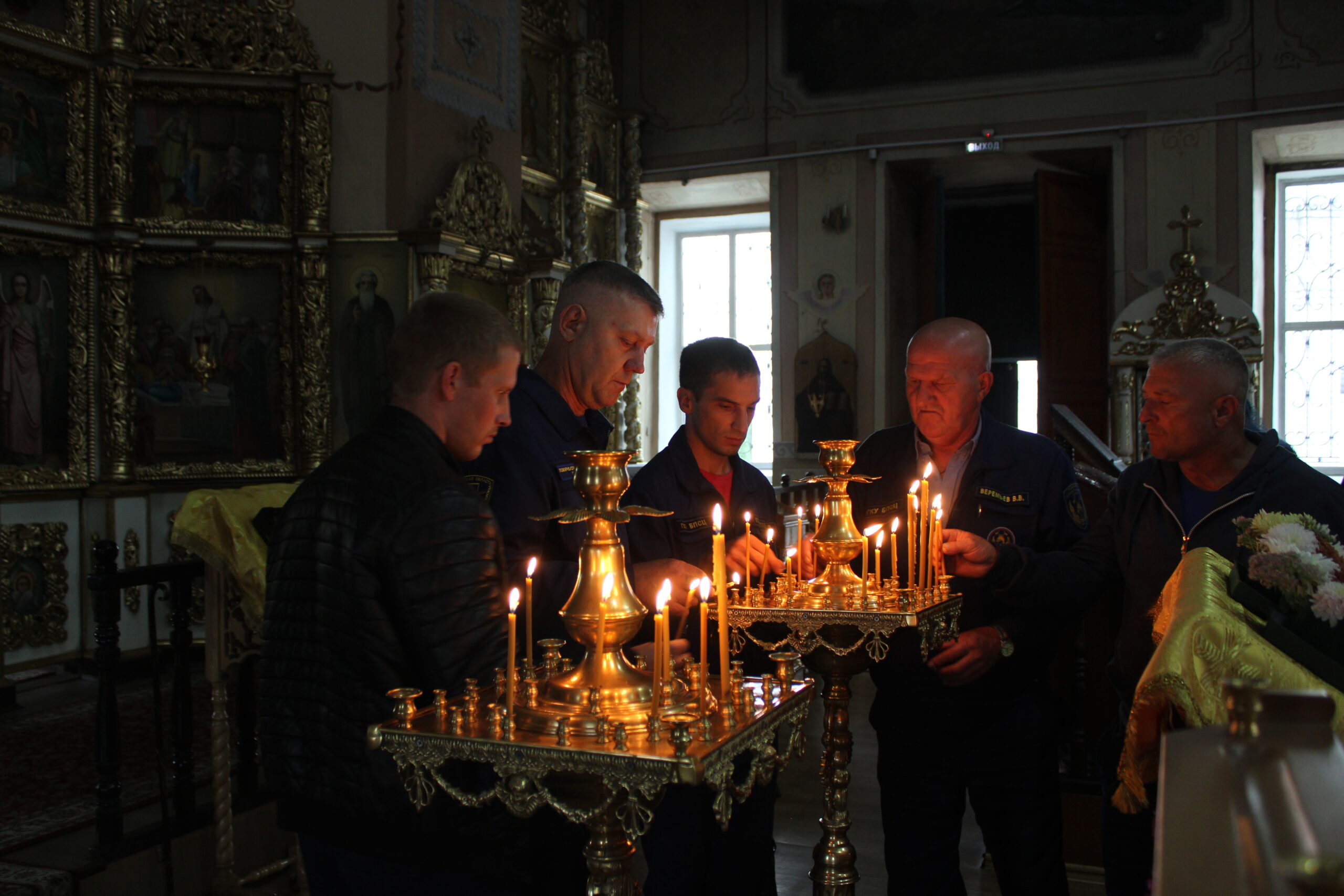 Мглинские огнеборцы приняли участие в молебне у образа Божией Матери «Неопалимая Купина»