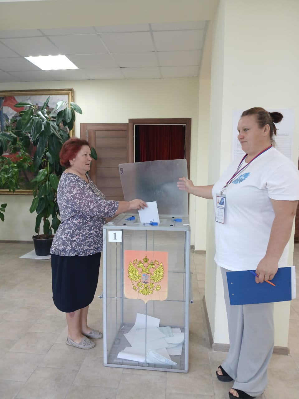 На своем участке проголосовала глава Симонтовского сельского поселения Людмила Малашенко