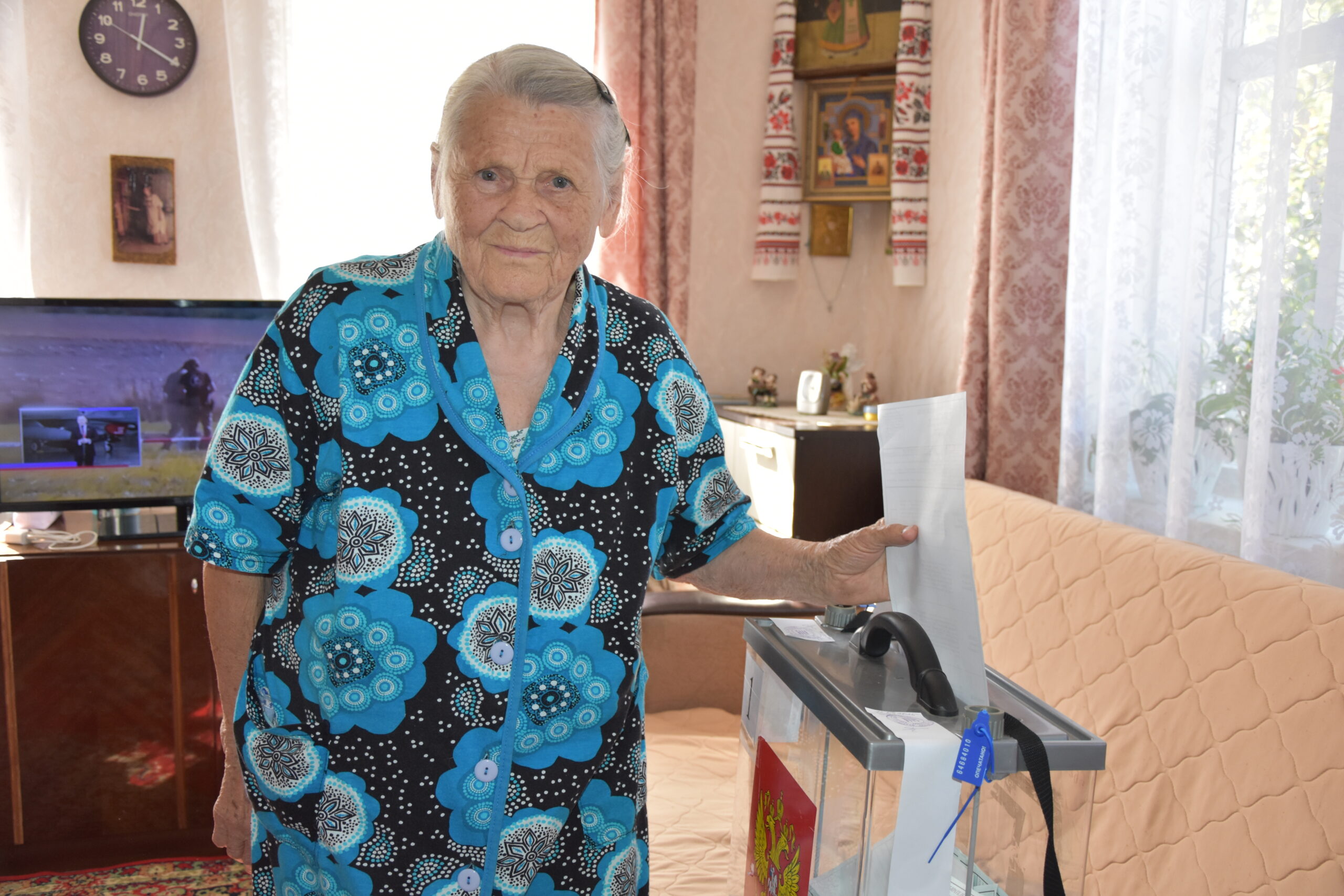 На дому проголосовала мглинчанка, труженица тыла  Ксения Степановна Ракова