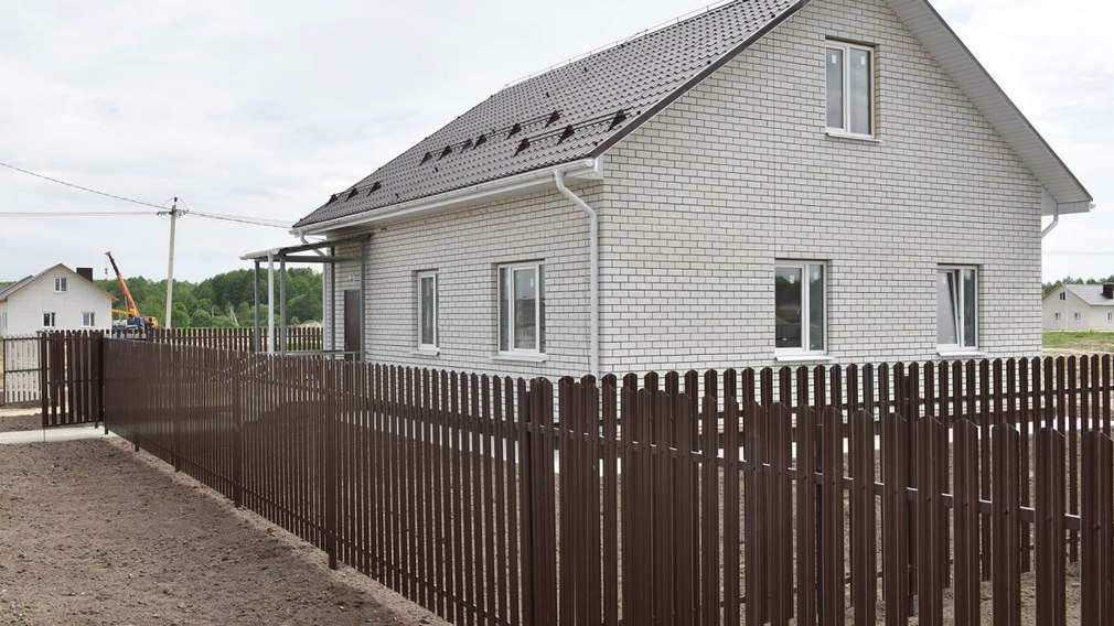 В Брянском районе благоустраивают общественные пространства и дворы