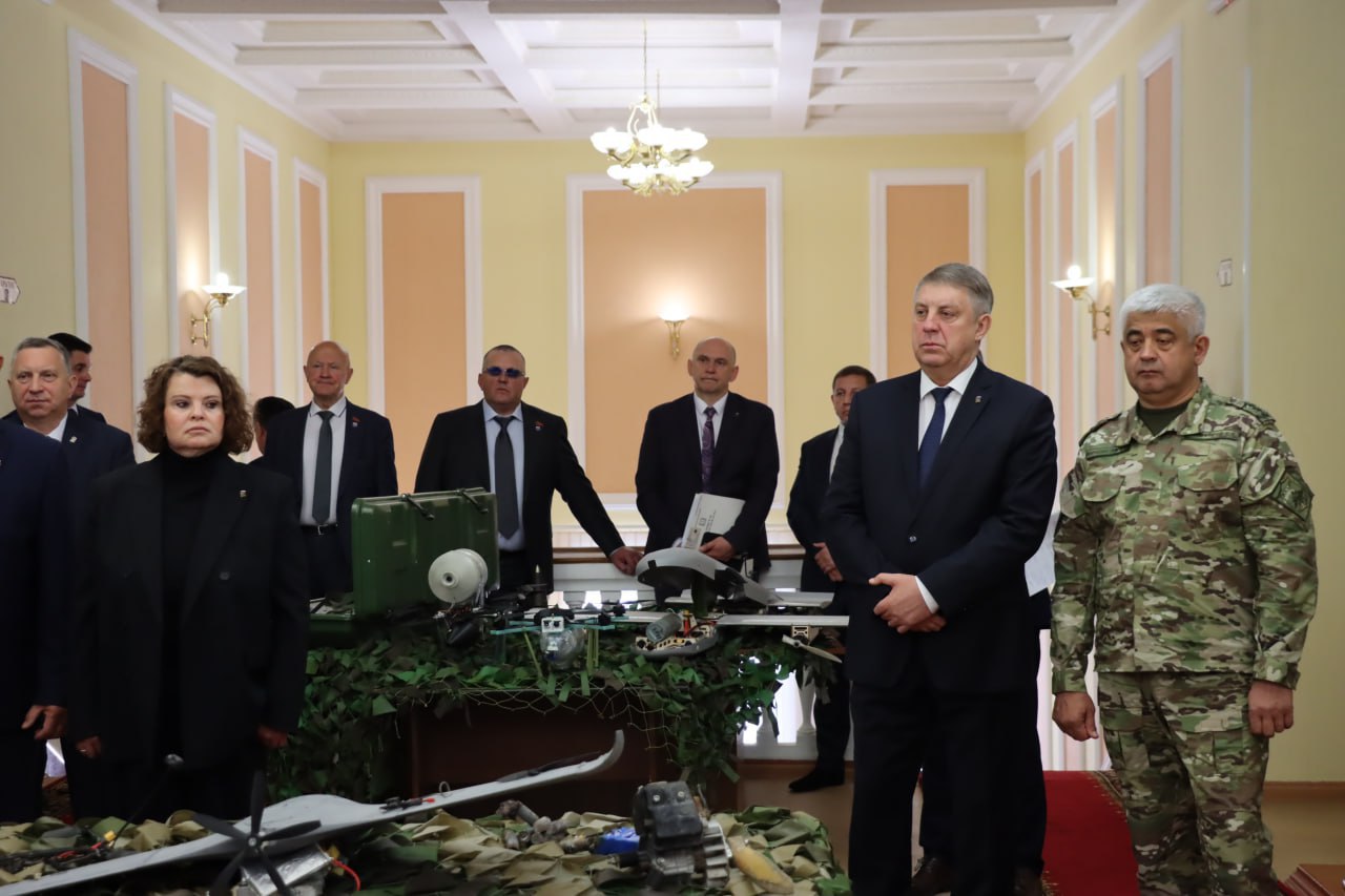 В Брянской областной Думе открыта выставка «Хроники террора украинского неонацистского режима»