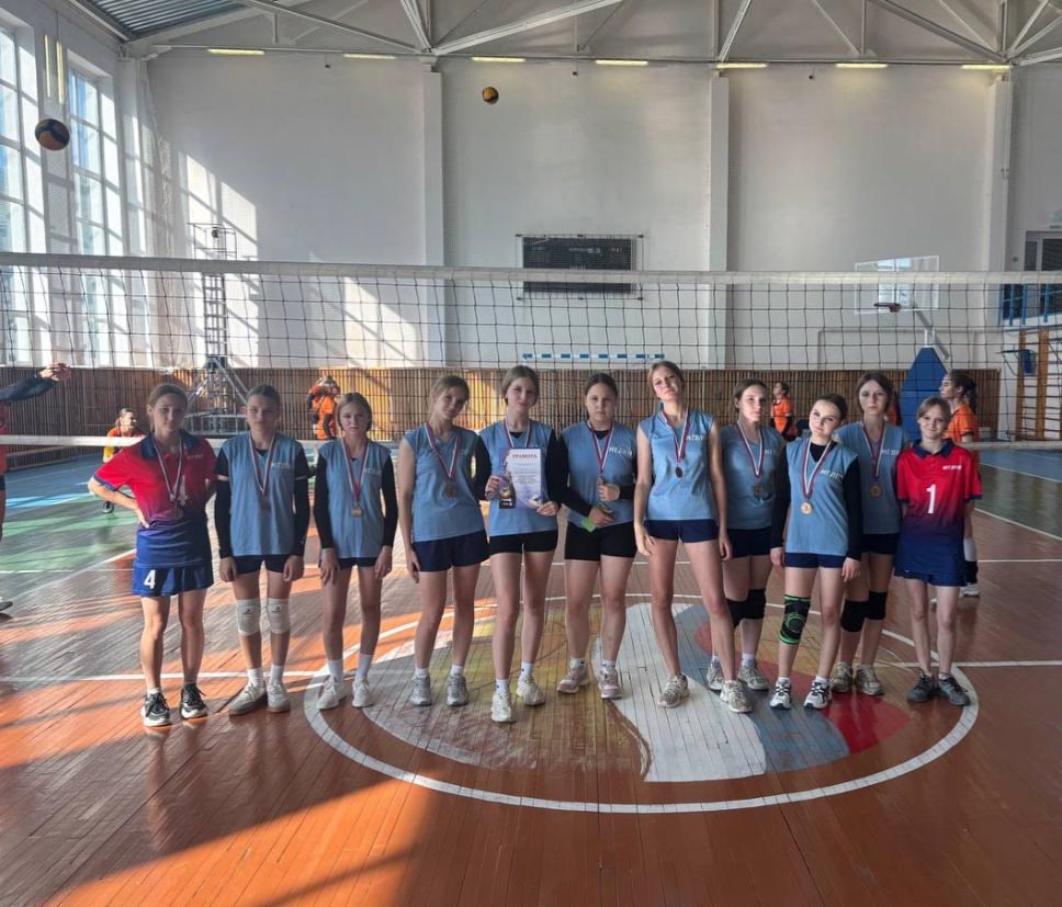 Команда девушек Мглинской спортивной школы заняла третье место на турнире по волейболу