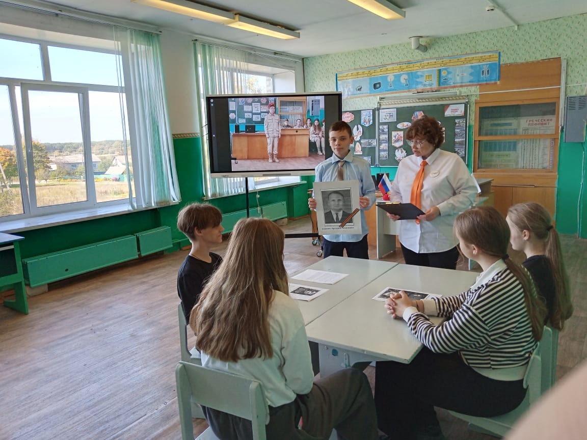 Урок мужества «Учителя школы – участники Великой Отечественной войны» провели для учеников Молодьковской школы