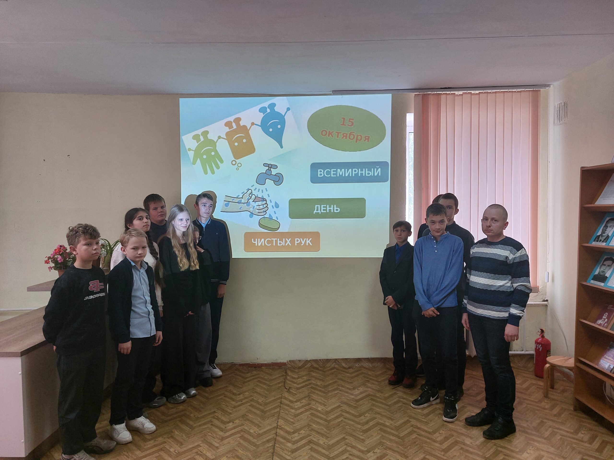 В библиотеке для мглинских школьников провели час здоровья «Чистые руки спасают жизнь»