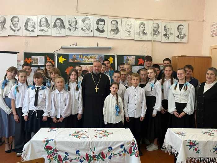 В Новоромановской школе Мглинского района прошло мероприятие, посвященное Покрову Пресвятой Богородицы