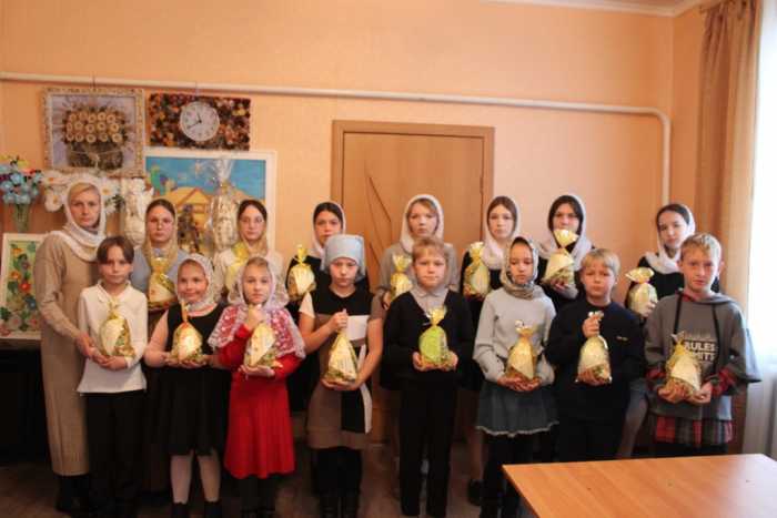 Воспитанники воскресной школы при Успенском храме г. Мглина написали письма участникам спецоперации