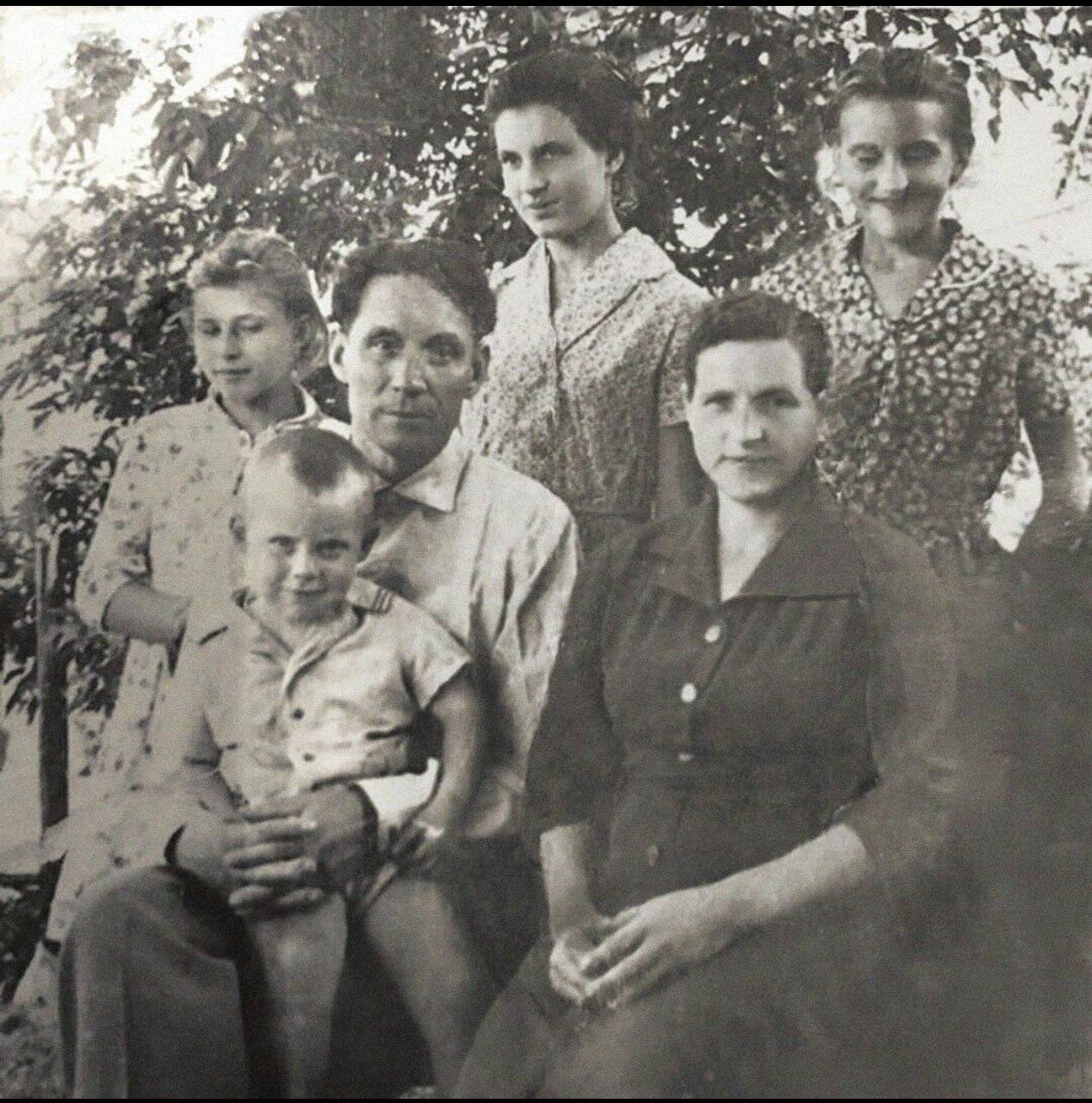 Александр Богомаз поздравил брянцев с Днем отца