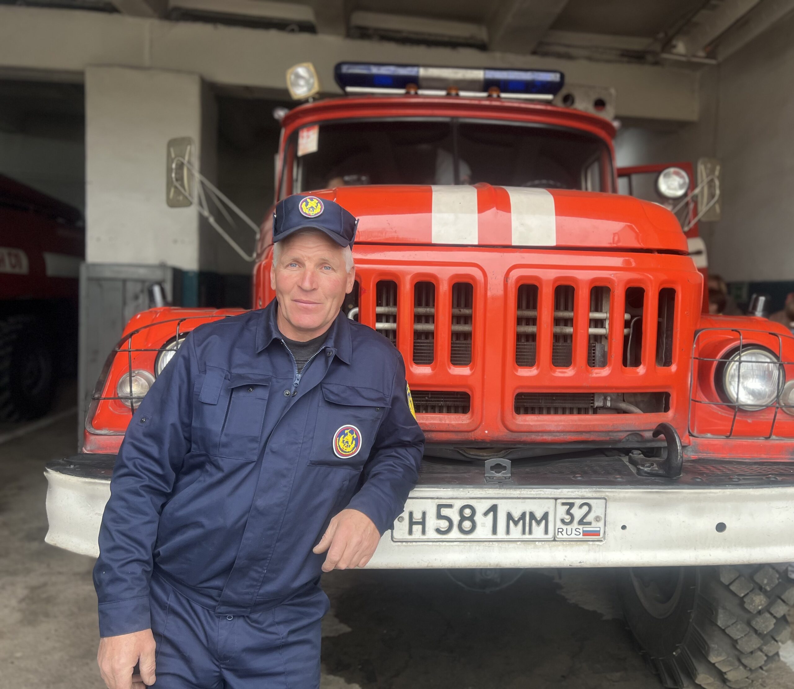 Сегодня свой 55-летний юбилей отмечает начальник караула ПСЧ-45 по охране г. Мглин Сергей Яковлевич Тёмный