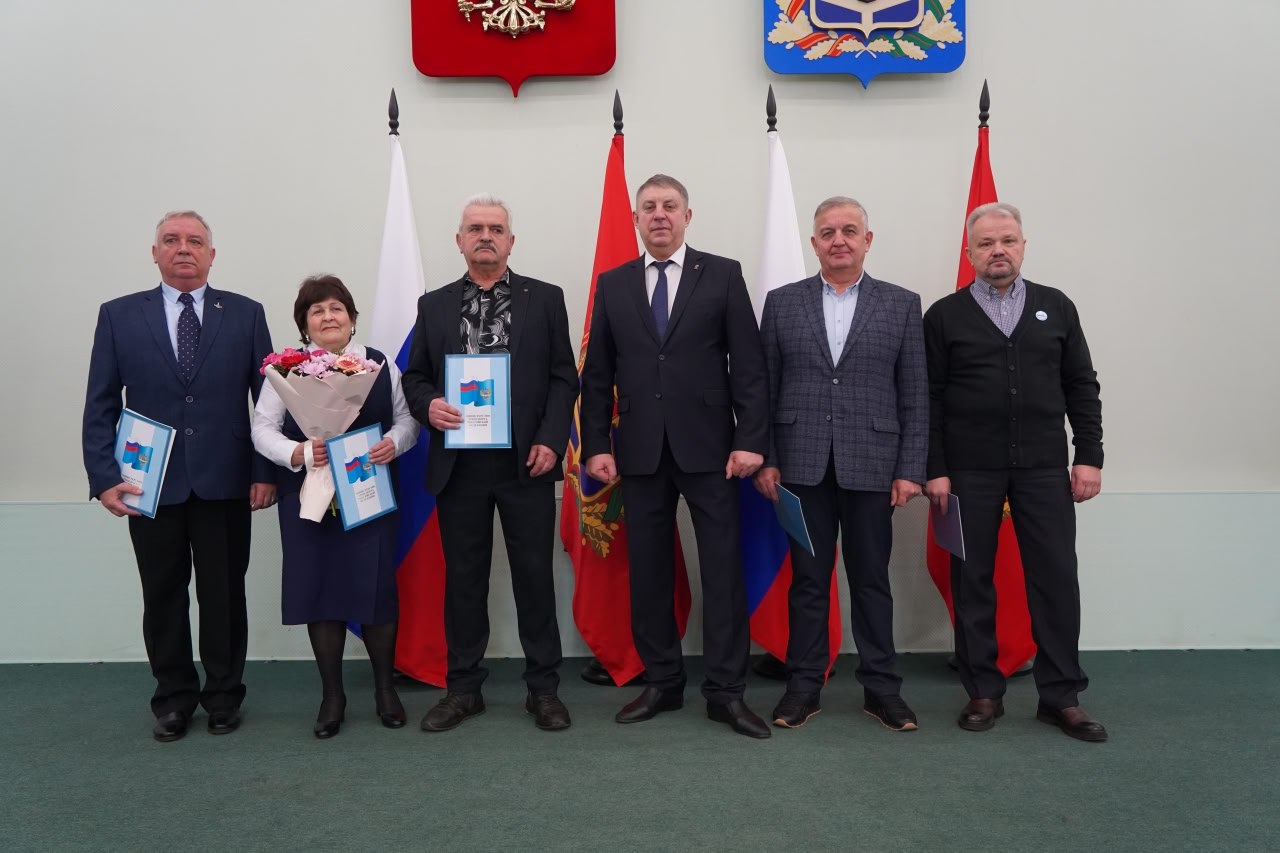 Александр Богомаз поздравил сотрудников и ветеранов транспортной сферы