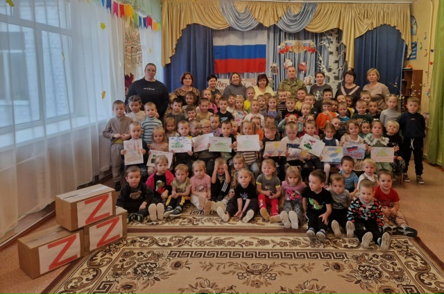 В Мглинском детском саду № 1 прошла встреча с командиром мобильной роты «БАРС Брянск»