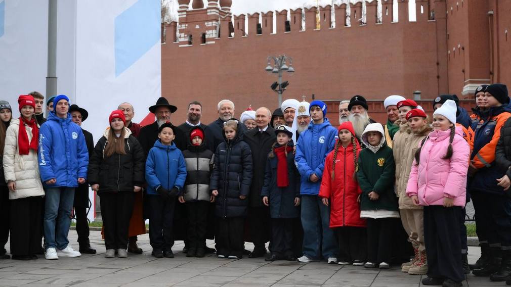 Брянская активистка вместе с Владимиром Путиным приняла участие в торжествах на Красной площади