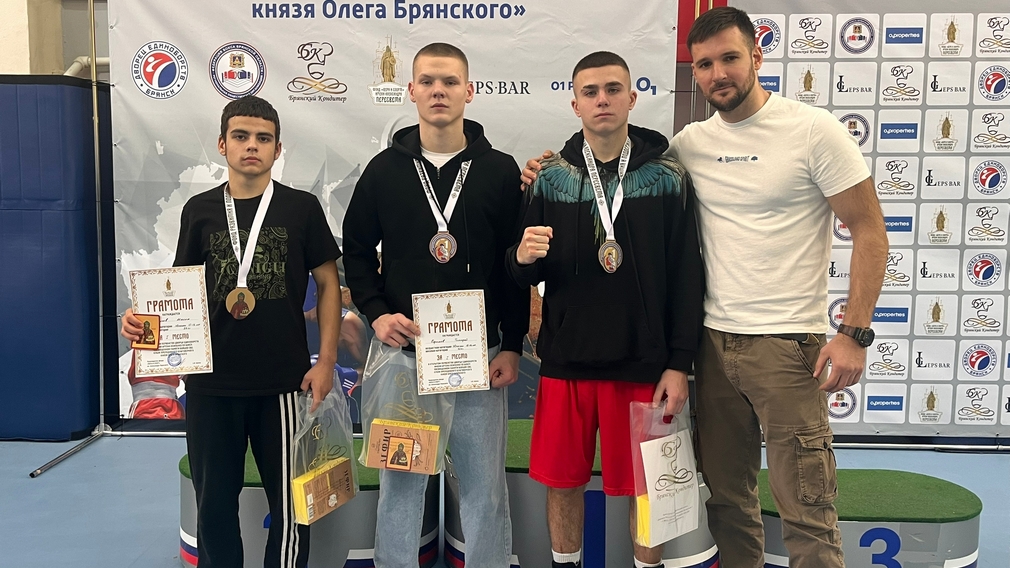 Комаричский боксер снова берёт вершины