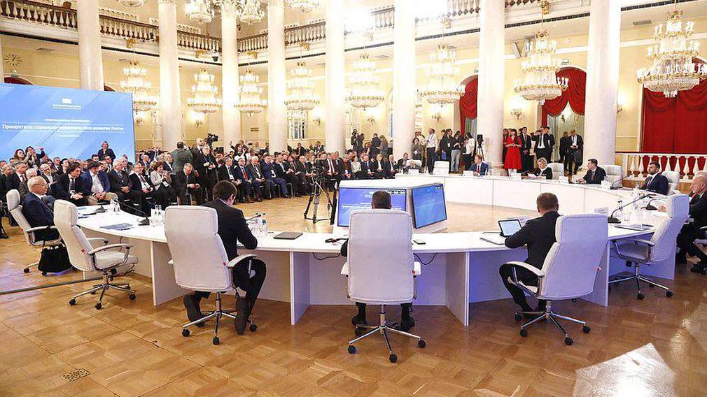 Спикер Брянской облдумы Валентин Суббот принял участие в Межфракционной конференции