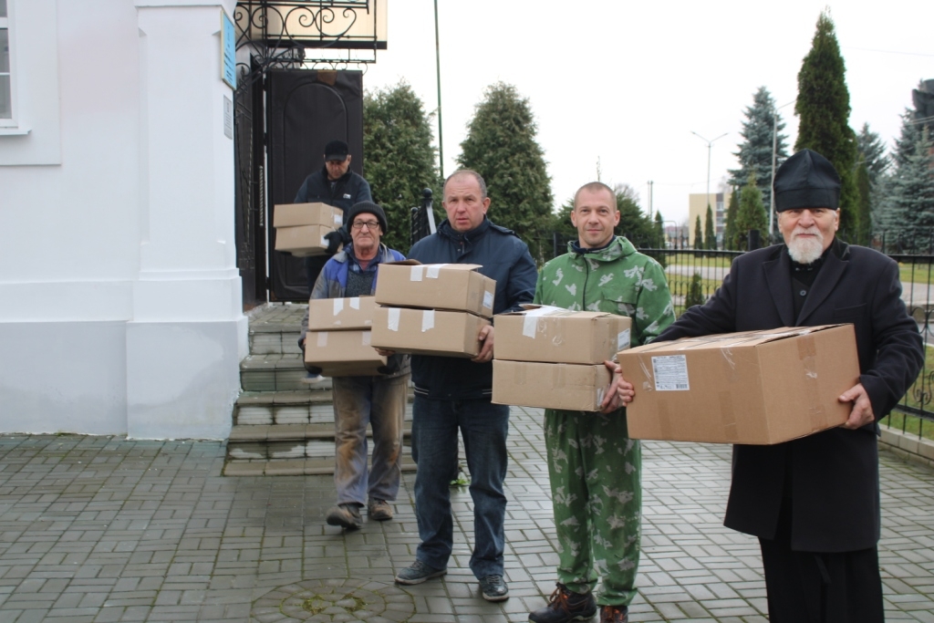 Прихожане Успенского храма г. Мглина приняли участие в сборе гуманитарной помощи участникам СВО