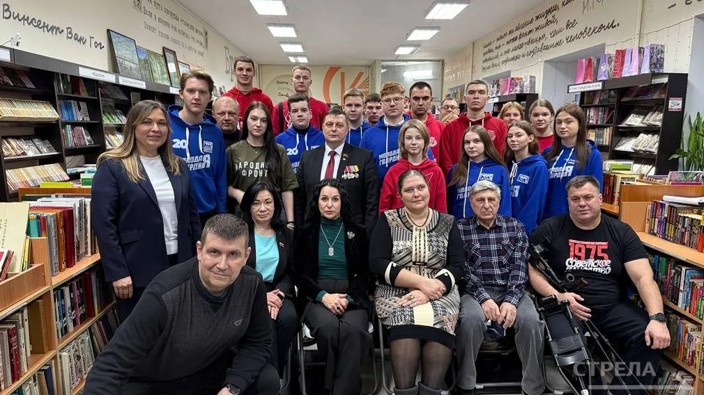 Диалог поколений: молодёжь встретилась с поэтом-ветераном в Брянске