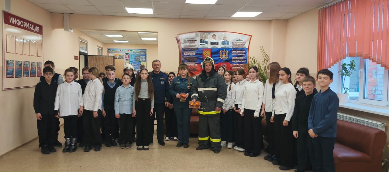 Сотрудники МЧС России провели увлекательный и познавательный урок в Мглинской школе № 1