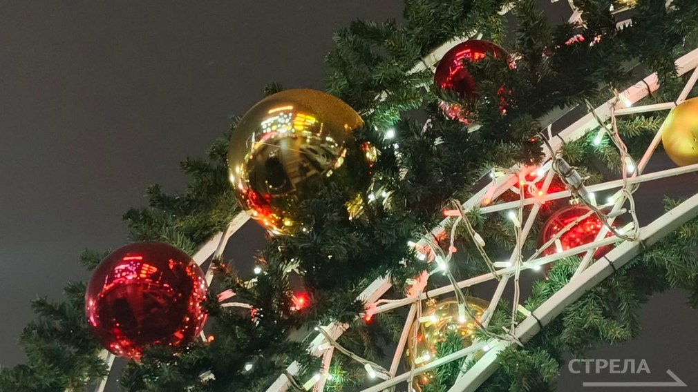 Брянск начал украшать улицы к Новому году