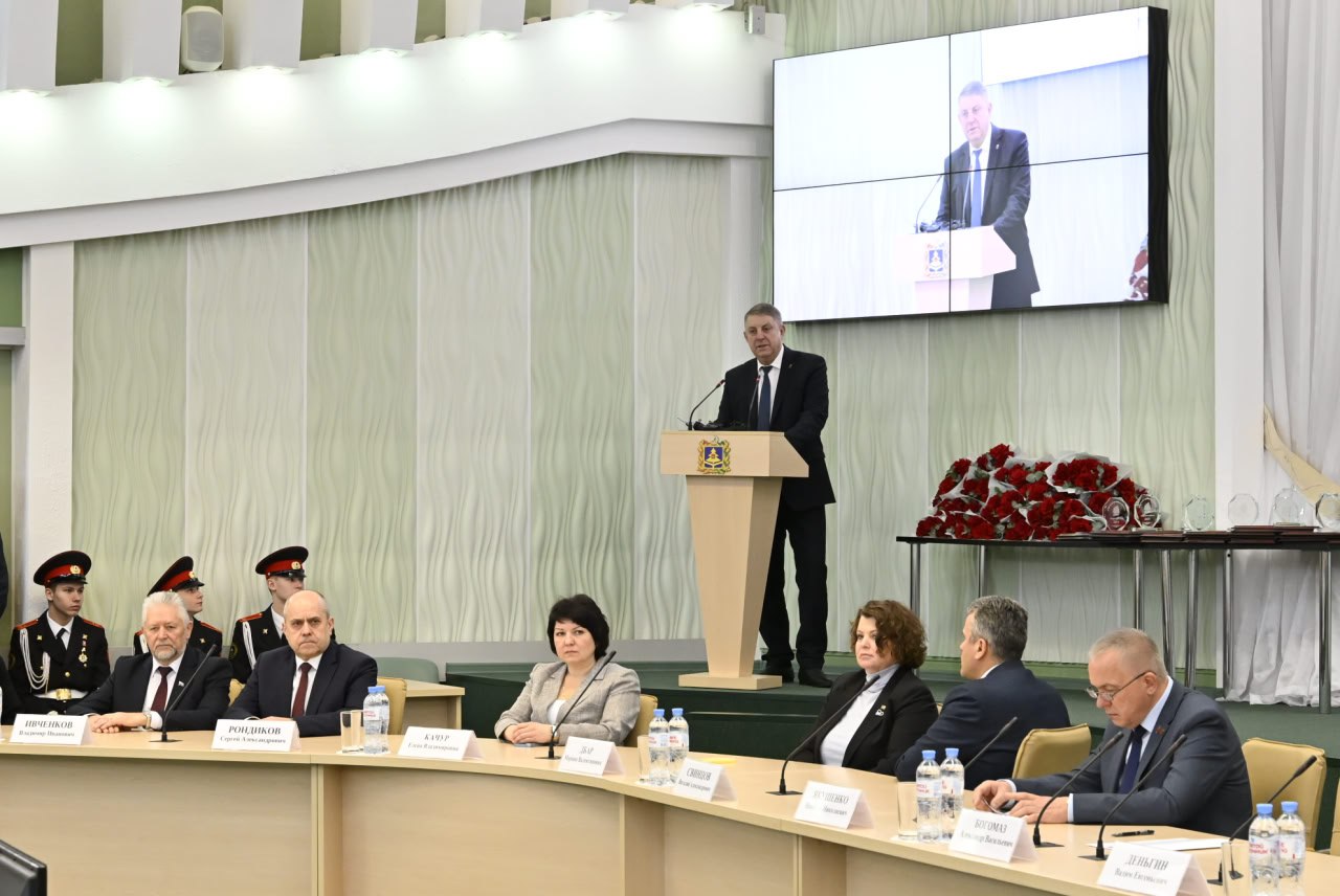 Губернатор Богомаз наградил лучших предпринимателей Брянской области