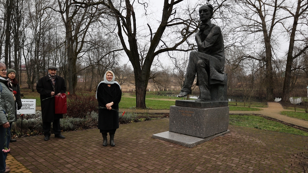 В Овстуге отметили 222-летие со дня рождения Фёдора Тютчева