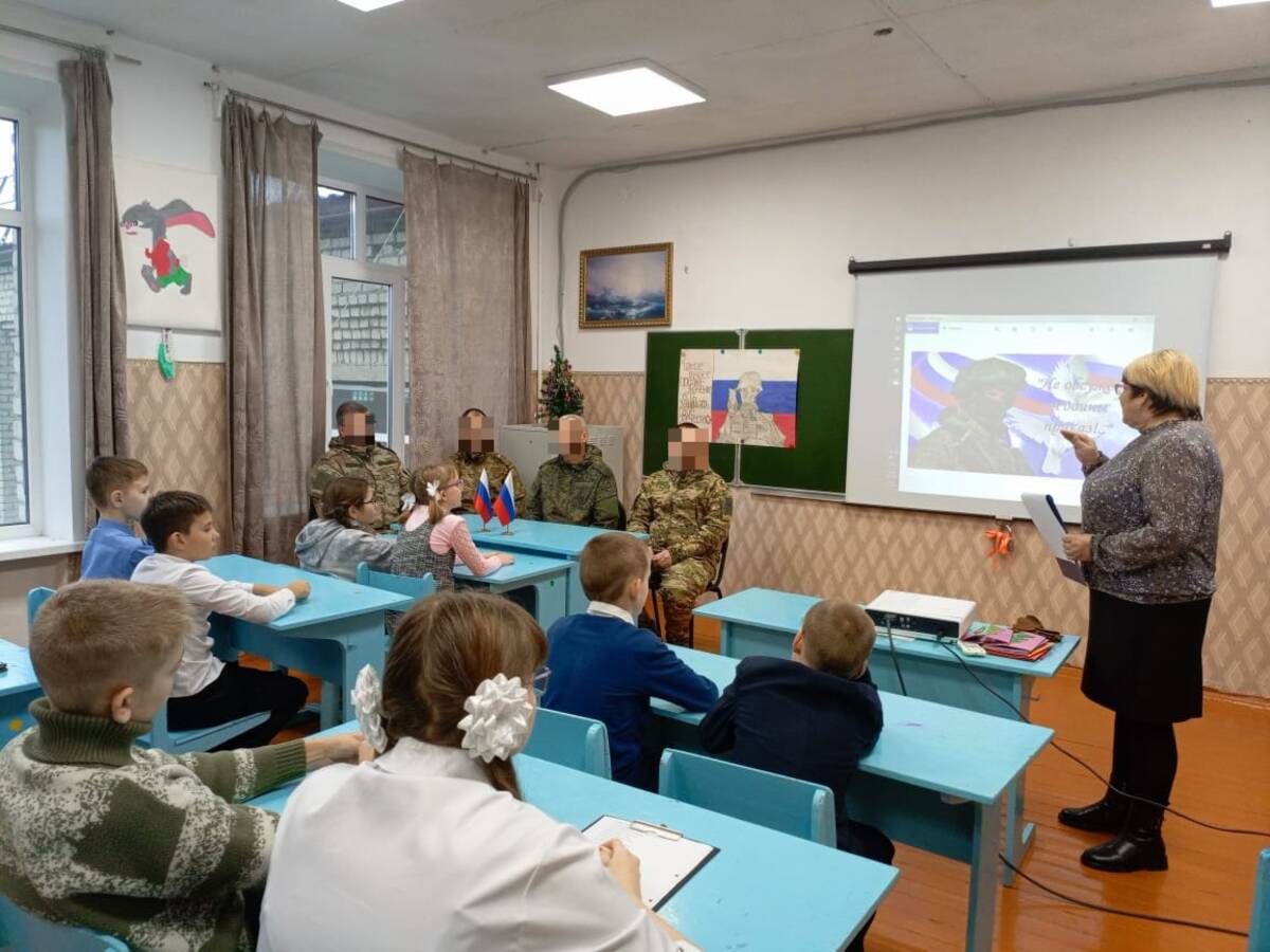 В школах Суземского района проходят патриотические встречи с участниками СВО